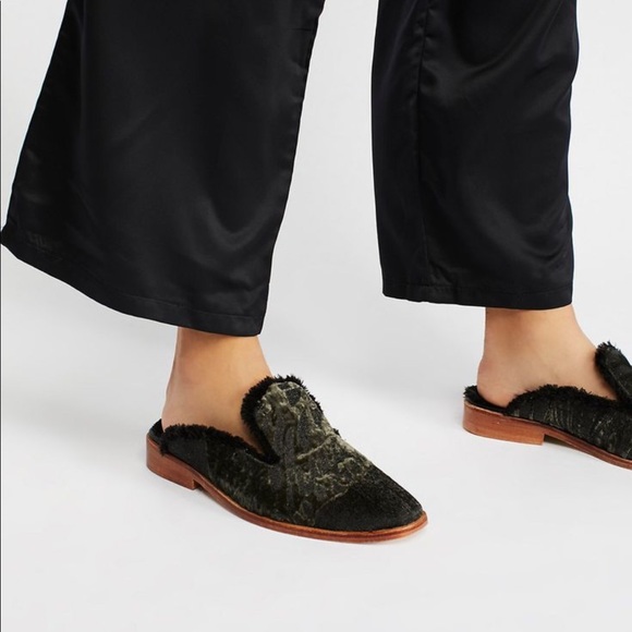 FREE PEOPLE BUTTERFLY EFFECT MULES - Picture 1 of 9